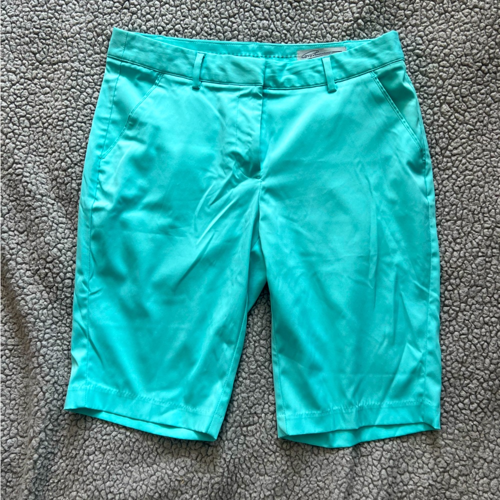 Greg Norman Women’s Size 6 Aqua Bermuda Golf Shorts Stretch Performanc